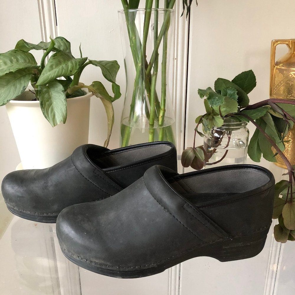 Dansko XP Charcoal Leather Clog, Size 39